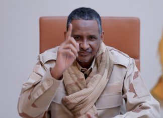 حميدتي يعترف في فيديو بخسارة قواته ويتوعد باستلام مناطق محددة حميدتي في فيديو جديد يعترف بخسارة مواقع في الخرطوم ومدني ويوجه رسائل لقواته ويهاجم كرتي وهارون