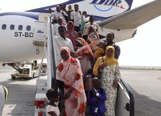 مطار بورتسودان يستقبل خمس رحلات اليوم ضمن برنامج إجلاء الرعايا من جوبا مطار بورتسودان يستقبل خمس رحلات اليوم ضمن برنامج إجلاء الرعايا من جوبا
