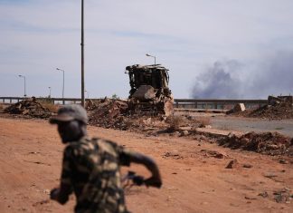 الجيش يواصل تقدمه نحو الخرطوم ويدمج قوات النخبة مع “درع السودان” الجيش يواصل تقدمه نحو الخرطوم ويدمج قوات النخبة مع "درع السودان"