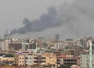 الحكومة السودانية تتهم “الدعم السريع” بقصف مخيم للنازحين شمال دارفور الحكومة السودانية تتهم "الدعم السريع" بقصف مخيم للنازحين شمال دارفور