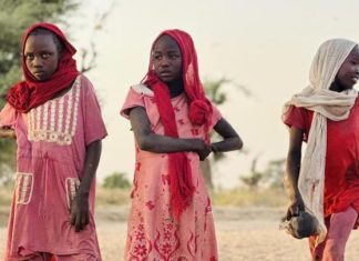 “الأغذية العالمي”: أُجبرنا على تعليق المساعدات في مخيم زمزم "الأغذية العالمي": أُجبرنا على تعليق المساعدات في مخيم زمزم