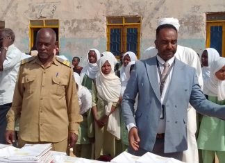 بنك الخرطوم يوزع أدوات مدرسية لطلاب مدرسة اللواء (٧٣) بالدبة بنك الخرطوم يوزع أدوات مدرسية لطلاب مدرسة اللواء (٧٣) بالدبة
