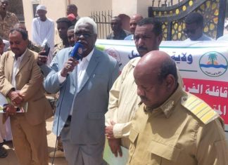 والي نهر النيل يتحدث لقافلة الفريق عبدالمحمود والي نهر النيل يتحدث لقافلة الفريق عبدالمحمود