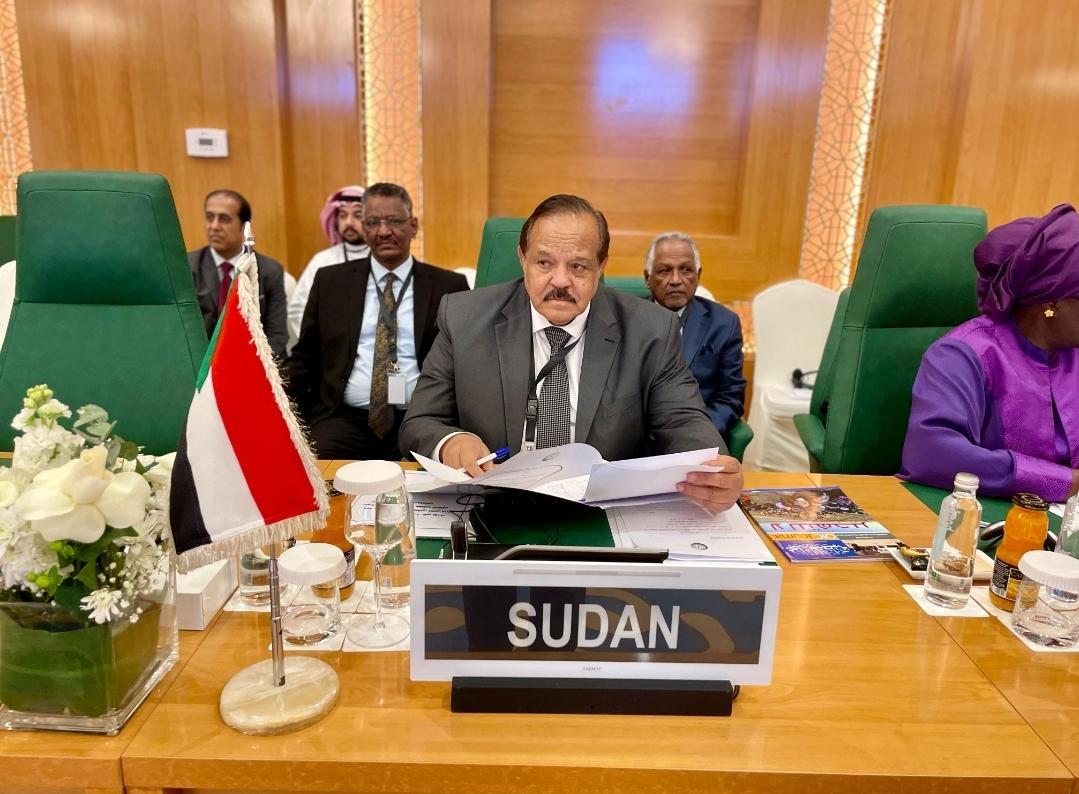 علي يوسف يشيد برفض تهديد وحدة السودان علي يوسف يشيد برفض تهديد وحدة السودان