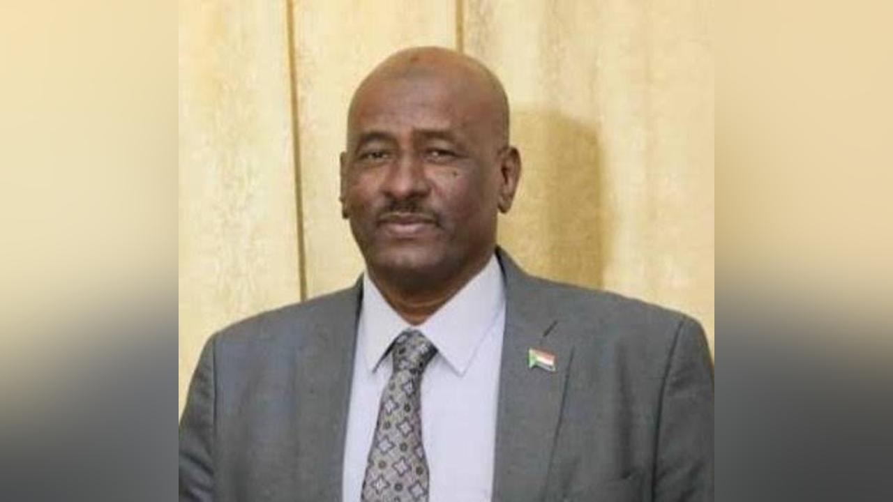 وفاة حاتم حسن بخيت مدير مكتب الرئيس السوداني السابق عمر البشير وفاة حاتم حسن بخيت مدير مكتب الرئيس السوداني السابق عمر البشير