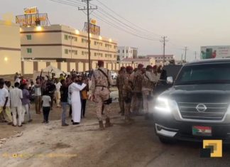 في إفطار رمضاني بالطريق العام ببورتسودان، البرهان يتفقد أحوال المواطنين في إفطار رمضاني بالطريق العام ببورتسودان، البرهان يتفقد أحوال المواطنين
