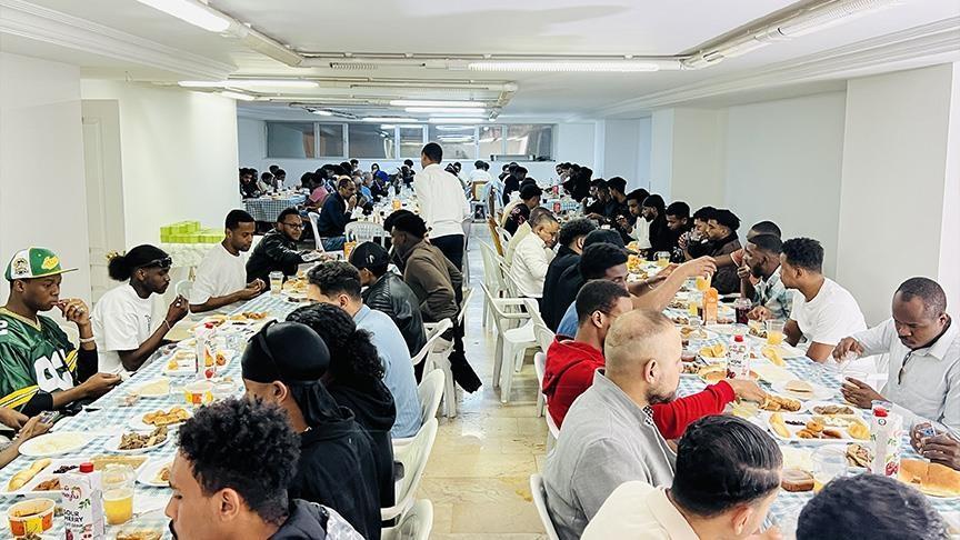 السودانيون في تركيا يجتمعون على مائدة إفطار رمضانية بأنقرة السودانيون في تركيا يجتمعون على مائدة إفطار رمضانية بأنقرة