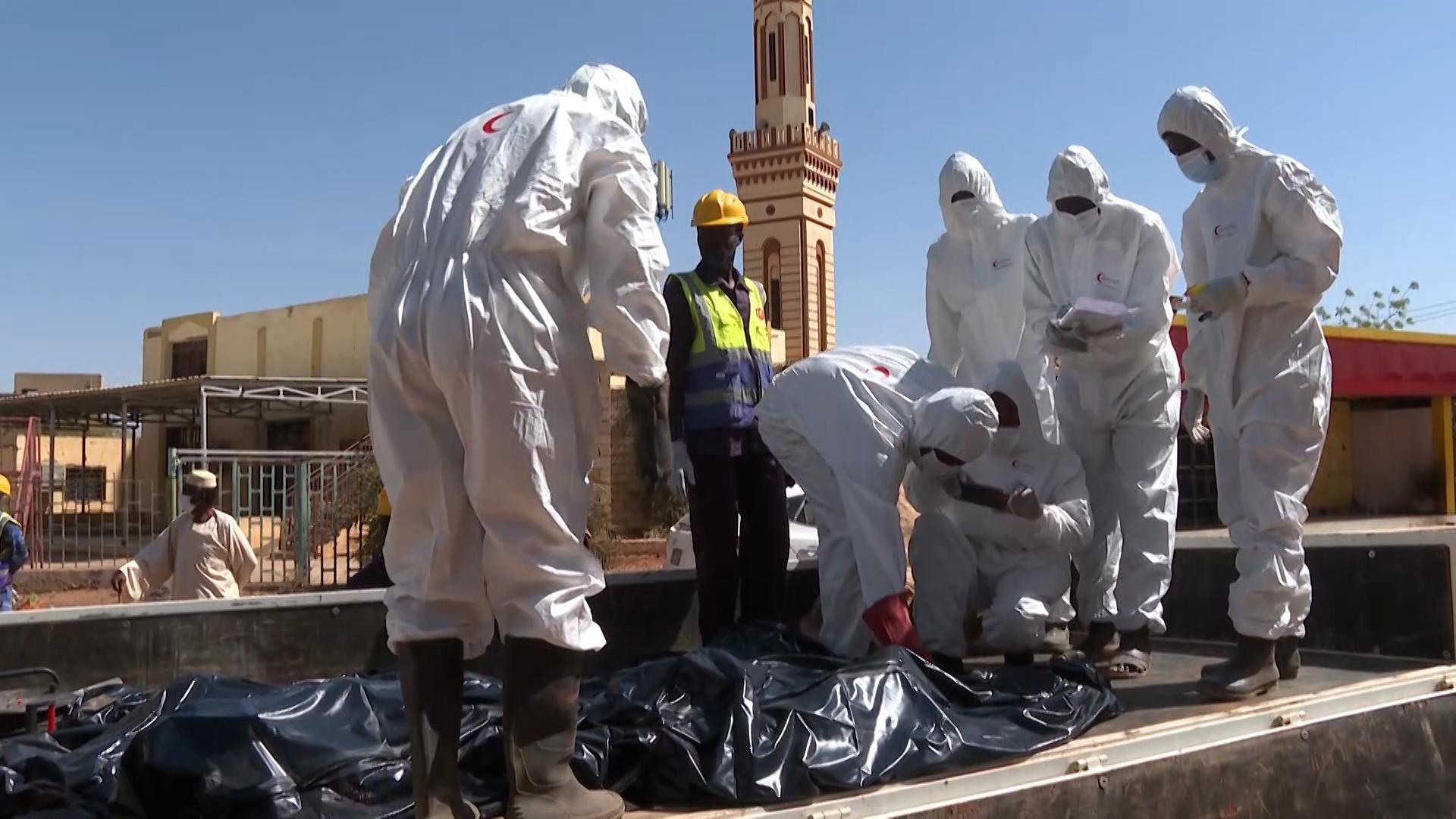 الجيش السوداني يحاصر الدعم السريع بالخرطوم والسلطات تكتشف مقبرة جماعية الجيش السوداني يحاصر الدعم السريع بالخرطوم والسلطات تكتشف مقبرة جماعية
