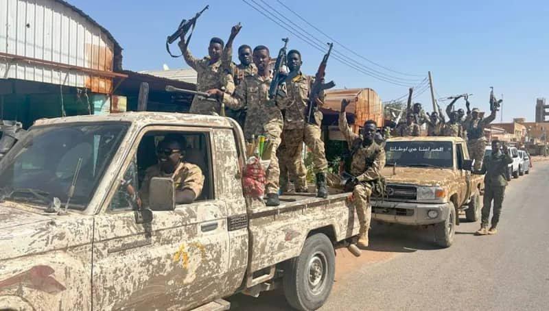 قائد في الجيش السوداني يكشف عن خيارين أمام الدعم السريع وسط الخرطوم قائد في الجيش السوداني يكشف عن خيارين أمام الدعم السريع وسط الخرطوم