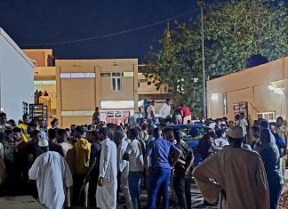 قصف عنيف بالمدفيعة الثقيلة على أمدرمان يوقع 14 قتيل وجريح قصف عنيف بالمدفيعة الثقيلة على أمدرمان يوقع 14 قتيل وجريح