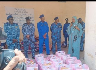 شرطة الجزيرة تدشن توزيع الدعم العيني ل 500 أسرة بقشلاق مدني شرطة الجزيرة تدشن توزيع الدعم العيني ل 500 أسرة بقشلاق مدني