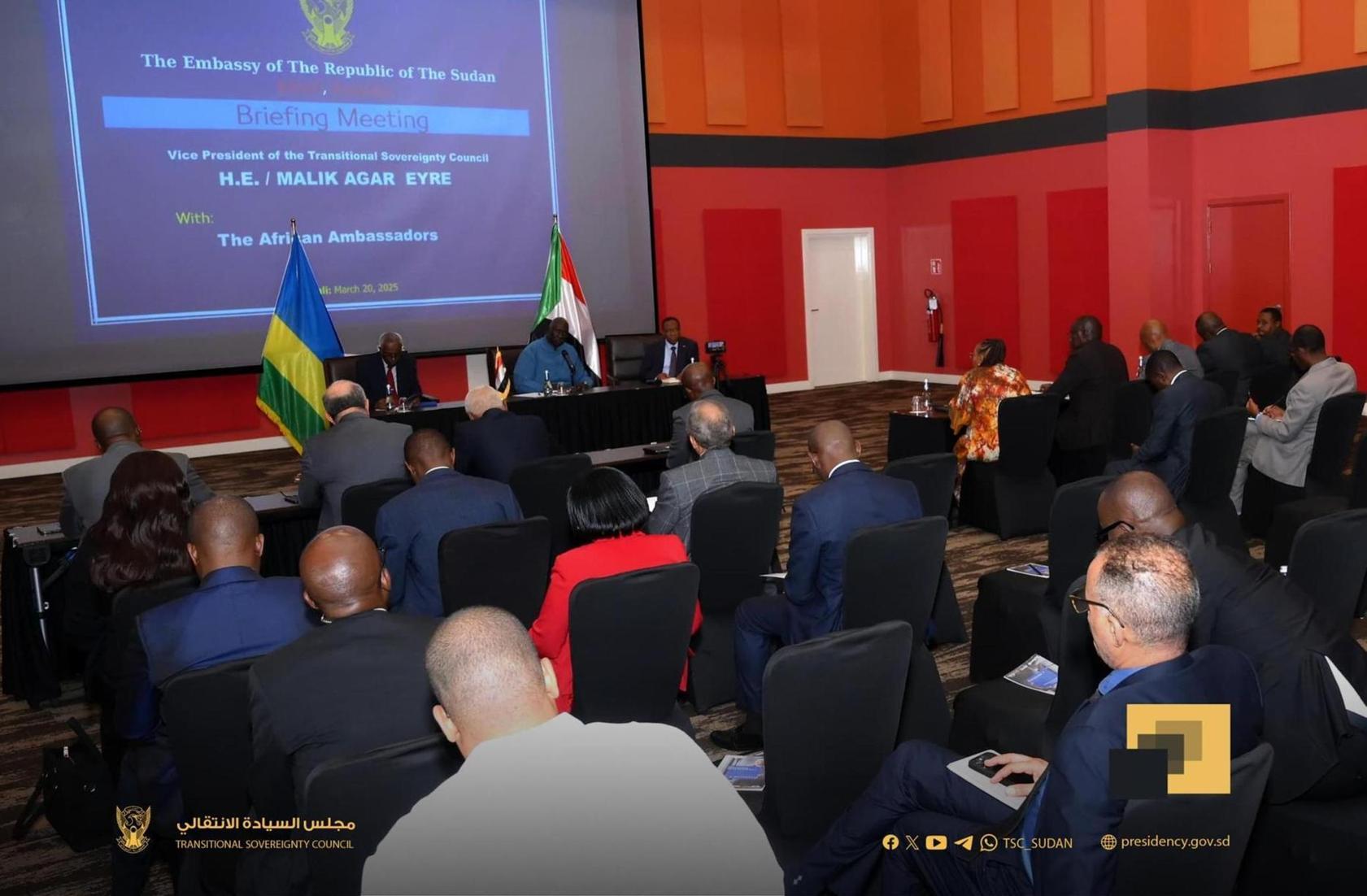 عقار يلتقي السفراء والمبعوثين ورؤساء البعثات الإفريقية المعتمدة لدى كيغالي عقار يلتقي السفراء والمبعوثين ورؤساء البعثات الإفريقية المعتمدة لدى كيغالي