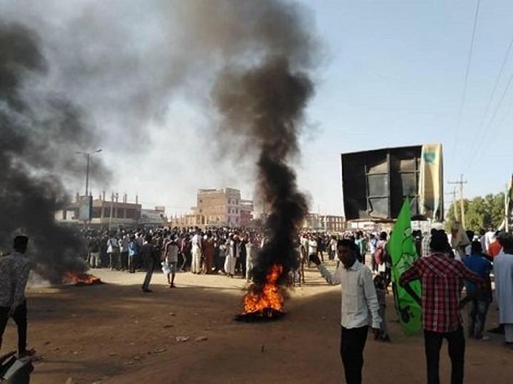 قائد في الجيش السوداني يحدد موعد مهلة الانسحاب من الخرطوم قائد في الجيش السوداني يحدد موعد مهلة الانسحاب من الخرطوم