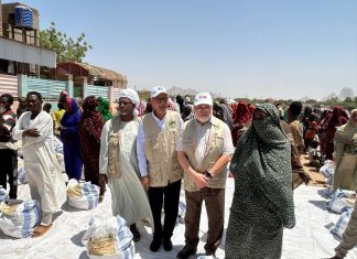 دعم غذائي للنازحين بمركز إيواء مركز البحوث في كسلا دعم غذائي للنازحين بمركز إيواء مركز البحوث في كسلا
