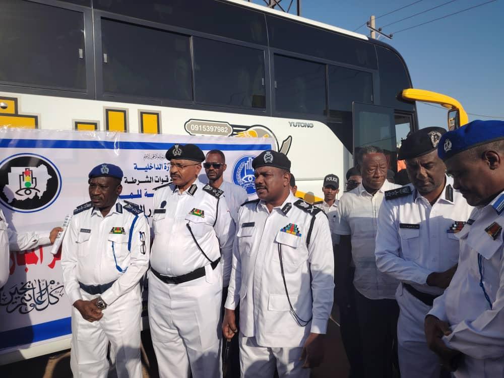 االإدارة العامة للمرور تدشن مشروع تفويج المركبات السفرية لعيد الفطر المبارك االإدارة العامة للمرور تدشن مشروع تفويج المركبات السفرية لعيد الفطر المبارك