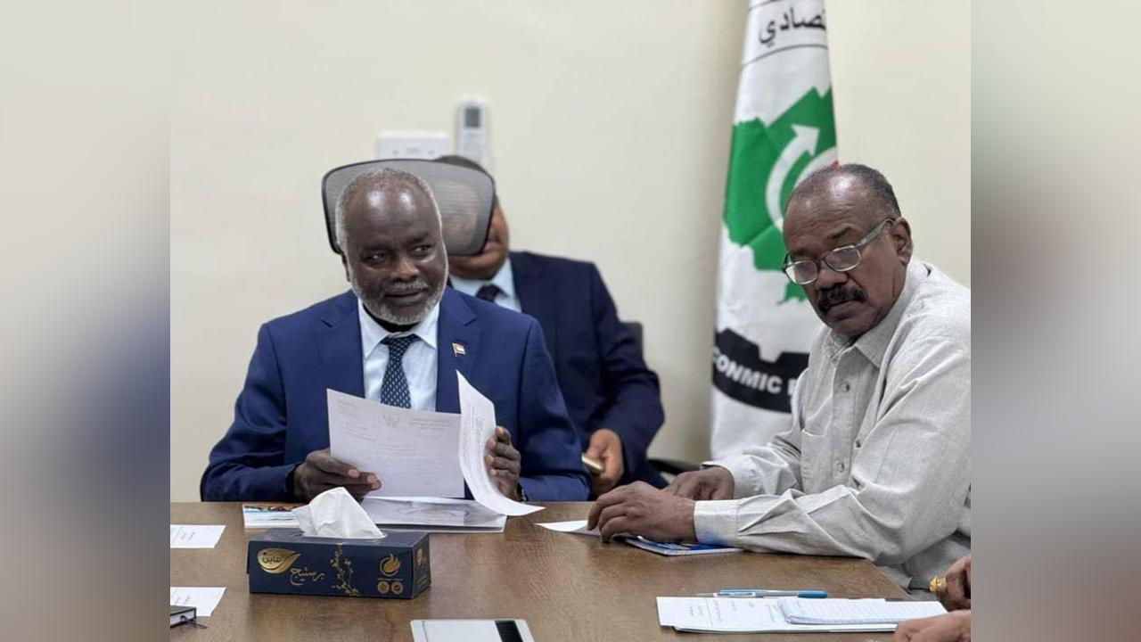 وزير المالية يكشف عن مناجم ذهب الدعم السريع وزير المالية يكشف عن مناجم ذهب الدعم السريع