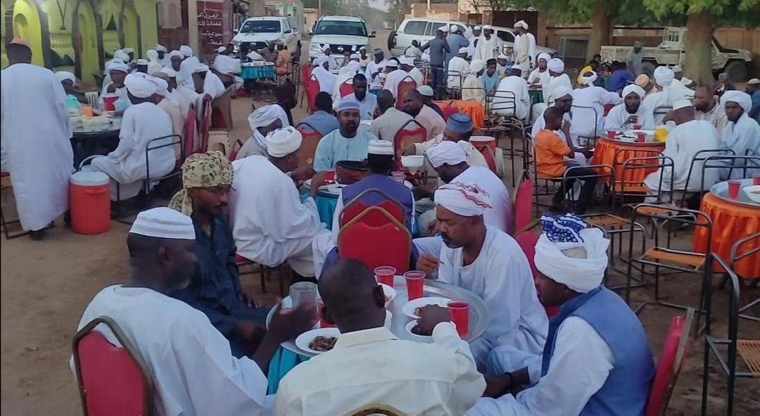 شباب دار حمر يدعمون القوات المسلحة في حرب الكرامة شباب دار حمر يدعمون القوات المسلحة في حرب الكرامة