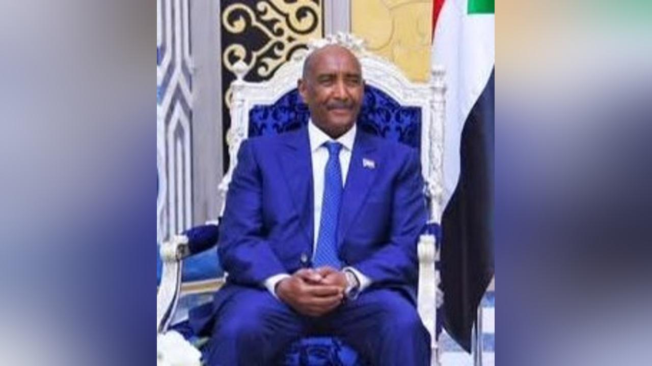 البرهان يعود إلى بورتسودان ويؤمن على خطوة مهمة لدفع العلاقات مع السعودية البرهان يعود إلى بورتسودان ويؤمن على خطوة مهمة لدفع العلاقات مع السعودية