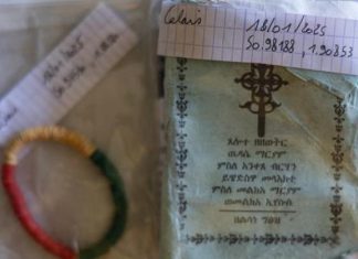 مقتنيات متروكة على بحر الشمال تروي حياة مهاجرين مقتنيات متروكة على بحر الشمال تروي حياة مهاجرين