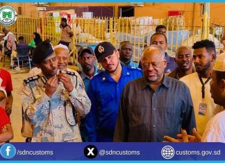 تحركات لمعالجة أزمة السودانيين العالقين بـ”معبر أرقين” تحركات لمعالجة أزمة السودانيين العالقين بـ”معبر أرقين”