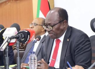 وزير الداخلية السوداني يكشف عن مساع دولية لإدخال قوات أممية للبلاد تحت البند السابع وزير الداخلية السوداني يكشف عن مساع دولية لإدخال قوات أممية للبلاد تحت البند السابع