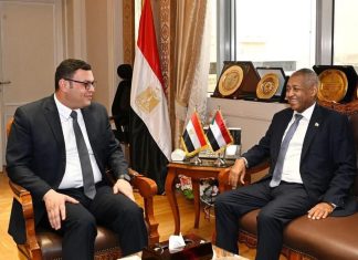 سفير السودان بالقاهرة يلتقي وزير الإسكان المصري سفير السودان بالقاهرة يلتقي وزير الإسكان المصري