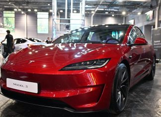 تسلا تواجه دعوى بتهمة التلاعب بعداد المسافة تسلا تواجه دعوى بتهمة التلاعب بعداد المسافة