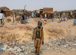 نقص الغذاء يهدّد لاجئي السودان بمخيّم مكتظ في تشاد نقص الغذاء يهدّد لاجئي السودان بمخيّم مكتظ في تشاد