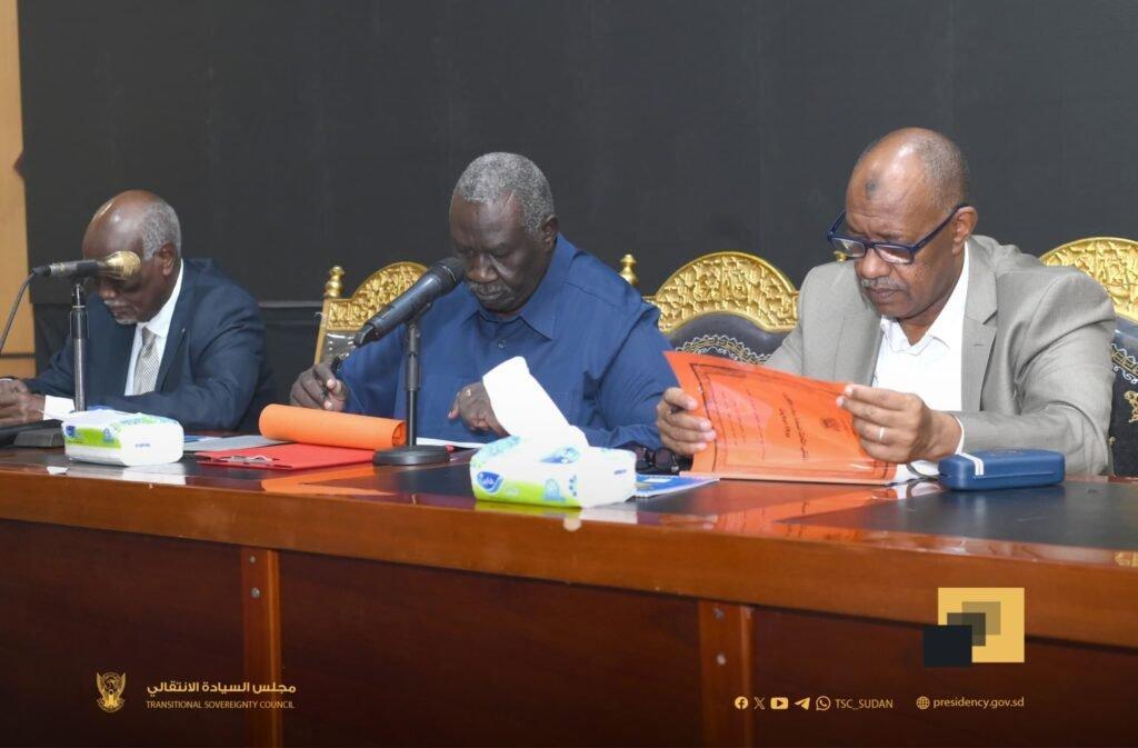 مجلس السيادة يتحدث عن دمج الوزارات مجلس السيادة يتحدث عن دمج الوزارات