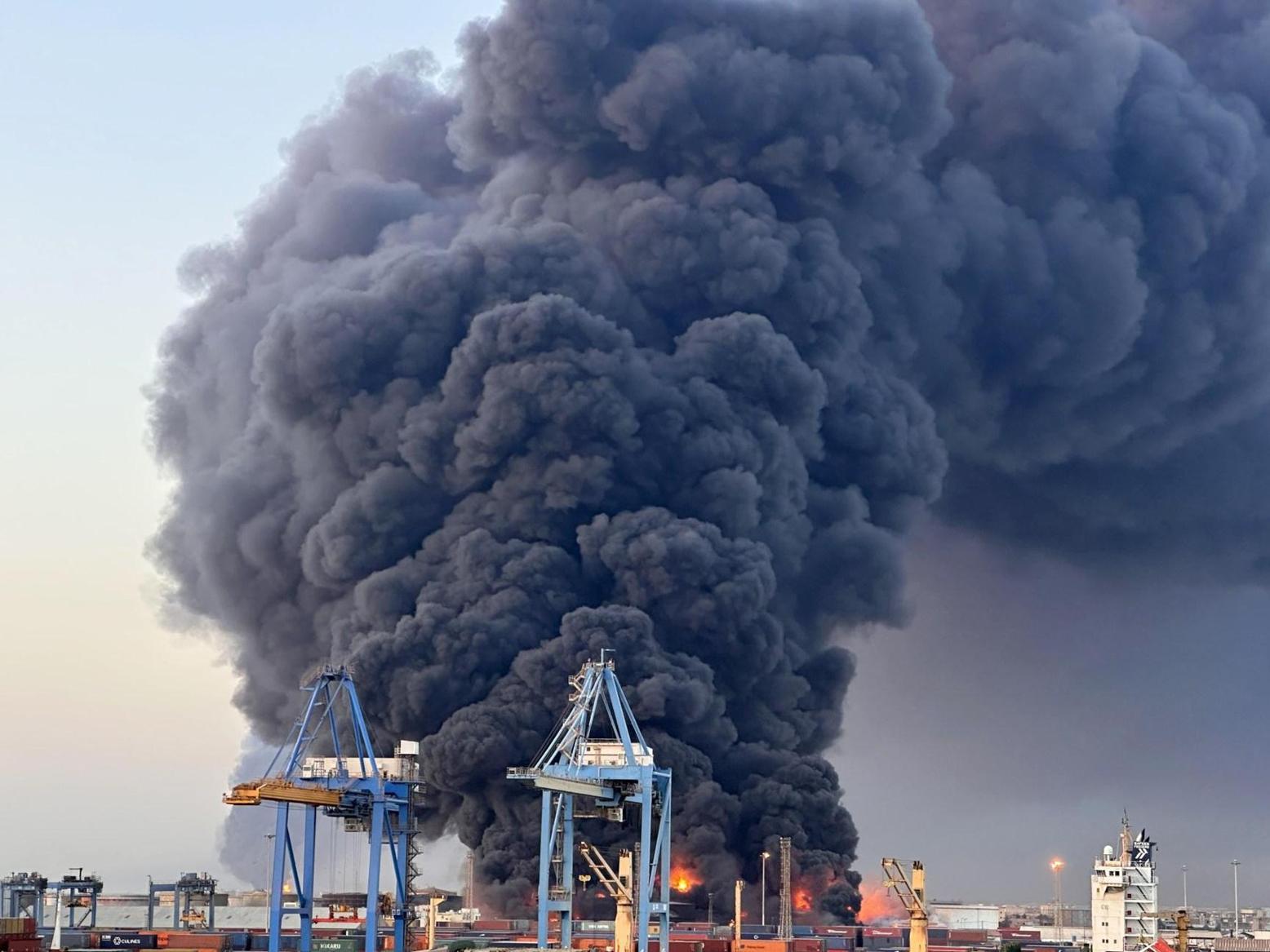 قصف بورتسودان بالمسيّرات يعيد الأوضاع للتوتر قصف بورتسودان بالمسيّرات يعيد الأوضاع للتوتر