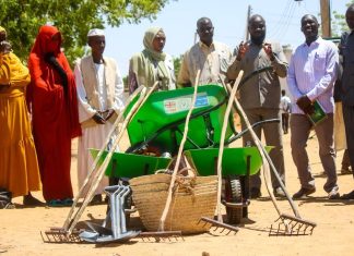 تدشين مشروع معدات النظافة بمراكز إيواء النازحين تدشين مشروع معدات النظافة بمراكز إيواء النازحين