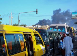 مشاهد من الحياة في بورتسودان عقب هجوم المسيرات مشاهد من الحياة في بورتسودان عقب هجوم المسيرات