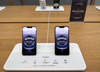 “تحدي البراغي الصغيرة: سعر آيفون في حال صنعه بأميركا” "تحدي البراغي الصغيرة: سعر آيفون في حال صنعه بأميركا"