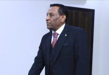 رئيس وزراء السودان يعلن حل الحكومة لتشكيل أخرى جديدة رئيس وزراء السودان يعلن حل الحكومة لتشكيل أخرى جديدة