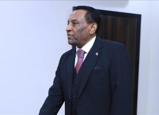 رئيس وزراء السودان يعلن حل الحكومة لتشكيل أخرى جديدة رئيس وزراء السودان يعلن حل الحكومة لتشكيل أخرى جديدة