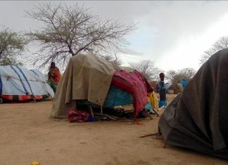 239 ألف لاجئ عالقون على حدود السودان وتشاد 239 ألف لاجئ عالقون على حدود السودان وتشاد