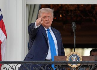 ترامب يحظر دخول مواطني 12 بلدا منها ليبيا والسودان واليمن ترامب يحظر دخول مواطني 12 بلدا منها ليبيا والسودان واليمن