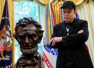 إيلون ماسك عينه ترامب لينقذ الحكومة فصار عبئا عليها إيلون ماسك عينه ترامب لينقذ الحكومة فصار عبئا عليها