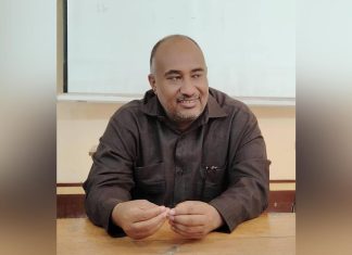 وزير الصحة بالقضارف يراجع أداء لجنة صيانة الأجهزة وزير الصحة بالقضارف يراجع أداء لجنة صيانة الأجهزة