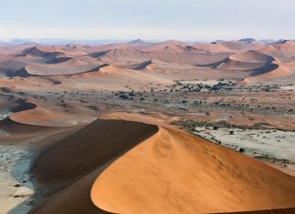 علماء يتمكنون من جمع الماء من هواء الصحراء علماء يتمكنون من جمع الماء من هواء الصحراء