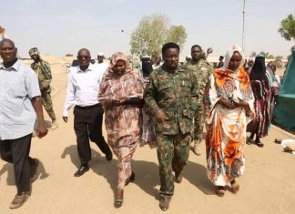 والي جنوب دارفور يتفقد مركز إيواء الكرامة بكسلا والي جنوب دارفور يتفقد مركز إيواء الكرامة بكسلا