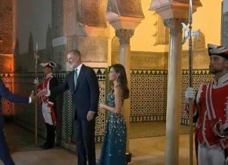 الملك فيليب يستقبل البرهان الملك فيليب يستقبل البرهان