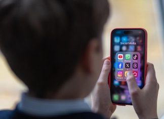 كيف يساعدك الذكاء الاصطناعي في إدارة حساباتك الاجتماعية؟ كيف يساعدك الذكاء الاصطناعي في إدارة حساباتك الاجتماعية؟