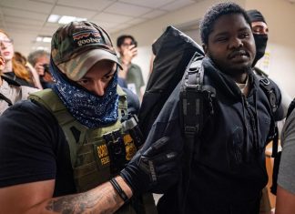 المحكمة العليا تنحاز لترامب بمعركة ترحيل المهاجرين المحكمة العليا تنحاز لترامب بمعركة ترحيل المهاجرين