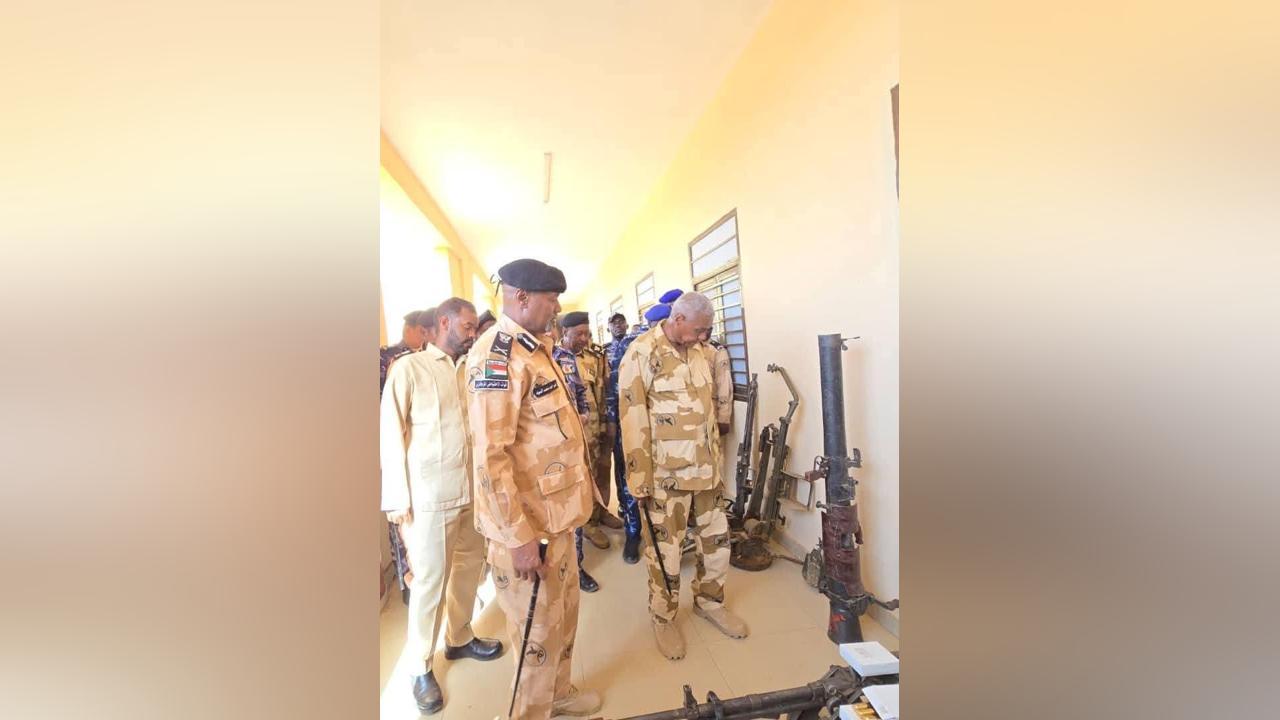 وزير الداخلية يتفقد قوات الاحتياطي المركزى ويشيد وزير الداخلية يتفقد قوات الاحتياطي المركزى ويشيد