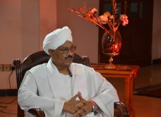 وزير سوداني يقاضي مبارك الفاضل بتهمة تؤدي إلى الإعدام وزير سوداني يقاضي مبارك الفاضل بتهمة تؤدي إلى الإعدام