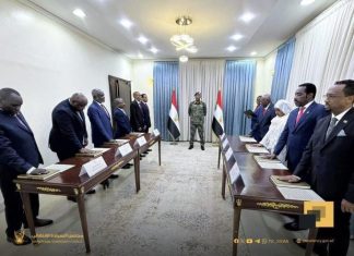 “8” وزراء يؤدون القسم أمام البرهان “8” وزراء يؤدون القسم أمام البرهان