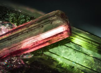 حجر التورمالين في الجزائر يكشف ذهبًا قديمًا حجر التورمالين في الجزائر يكشف ذهبًا قديمًا