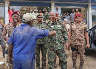 البرهان في شوارع الخرطوم.. يصافح ويتفقد البرهان في شوارع الخرطوم.. يصافح ويتفقد