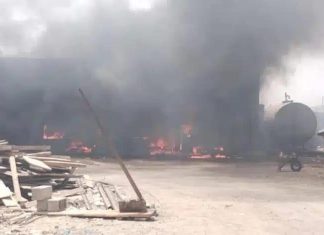 النيران تلتهم مولدات مستشفى كبير في مدينة بورتسودان النيران تلتهم مولدات مستشفى كبير في مدينة بورتسودان